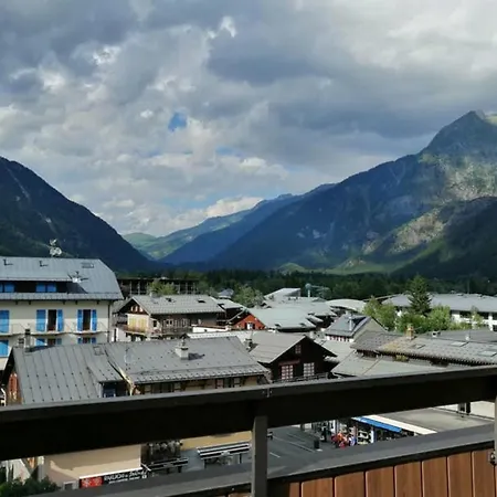 Apt At The Foot Of Slopes In With Balcony 아파트 *
